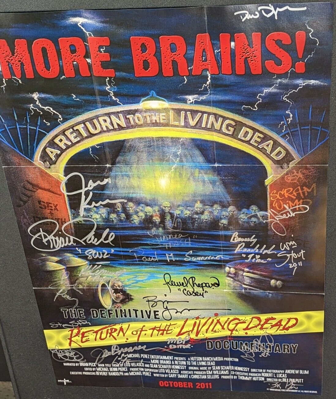 More Brains! Return of the Living Dead 12x18 Poster Signed 19x Cast & Crew