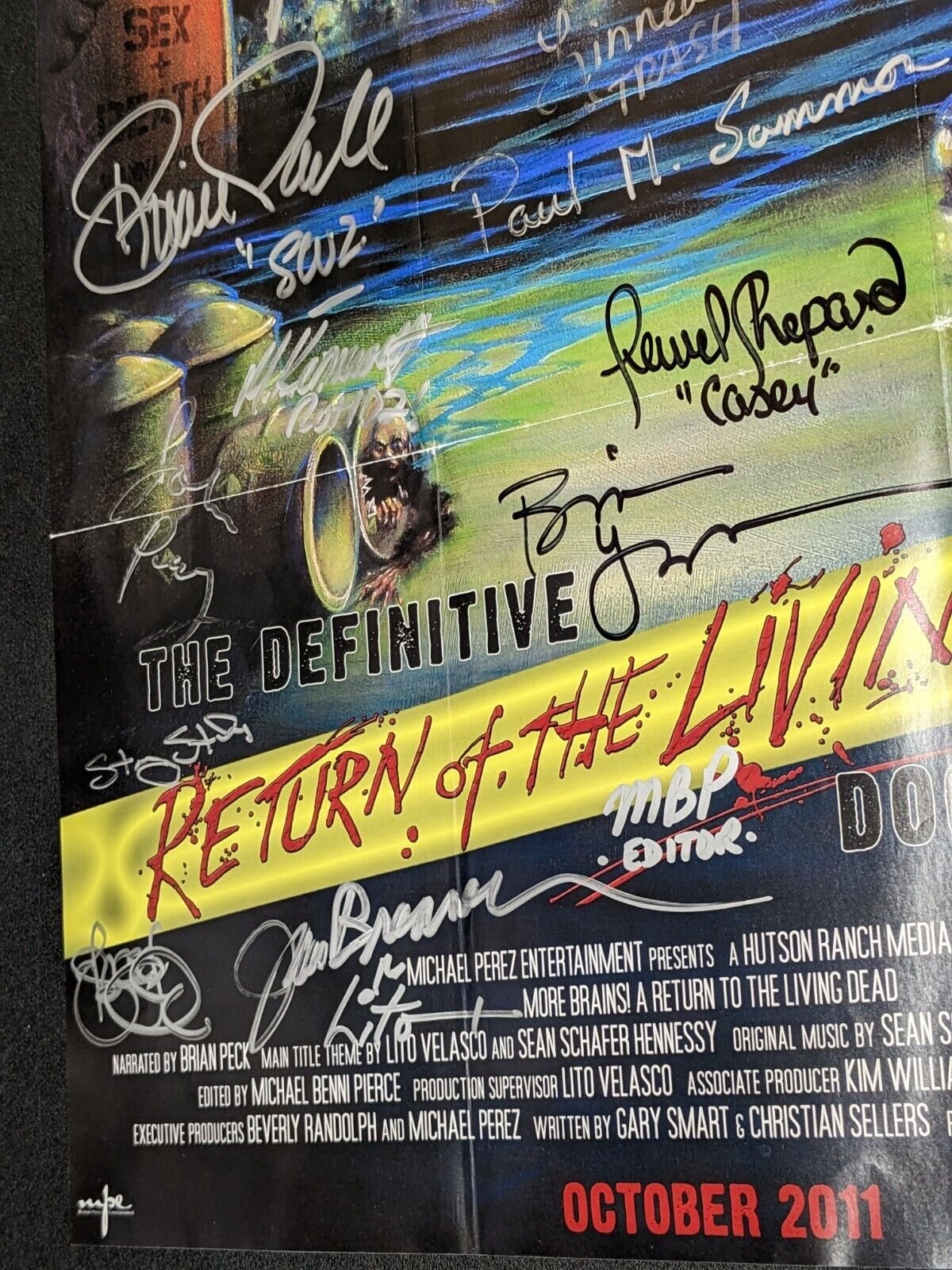 More Brains! Return of the Living Dead 12x18 Poster Signed 19x Cast & Crew