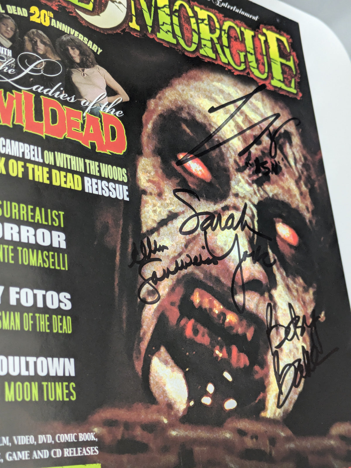Evil Dead Cast Signed Rue Morgue Magazine Bruce Campbell Ellen Theresa Betsy